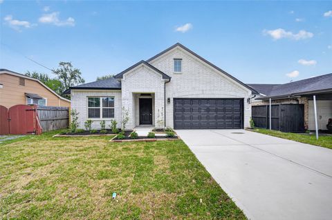 Photo of 808 Avenue E, South Houston, TX 77587 (MLS # 68354553)