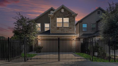 Photo of 9209 Noel Street, Houston, TX 77033 (MLS # 16682987) Photo of 9209 Noel Street, Houston, TX 77033 (MLS # 16682987)