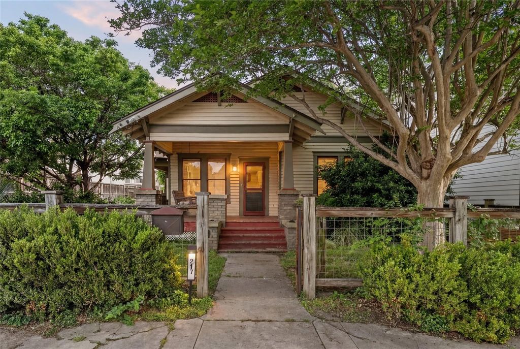 Photo of 217 Teetshorn Street, Houston, TX 77009 (MLS # 84641859)