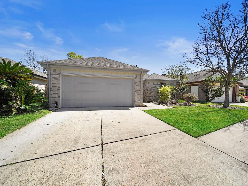 Photo of 2239 Highland Hills Drive, Sugar Land, TX 77478 (MLS # 35596537)