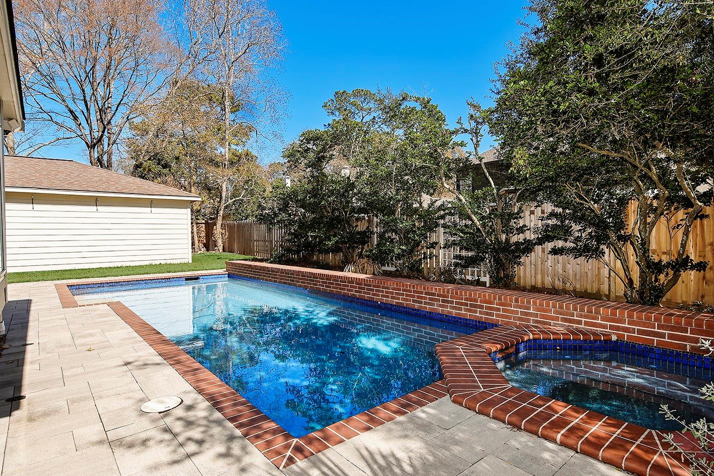 6 Thornbush Place