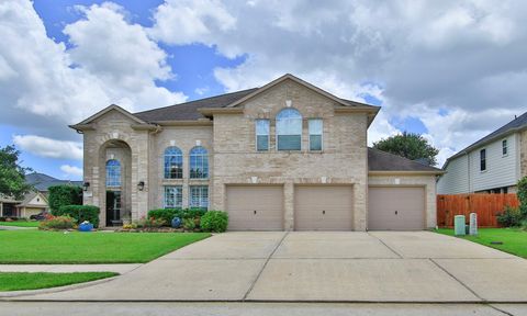 Homes For Sale - 2107 N Silverthorn Ln<br/> Galveston County, League City, TX 77565