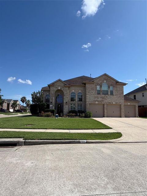 Photo of 2107 N Silverthorn Ln, League City, TX 77565 (MLS # 14384530)