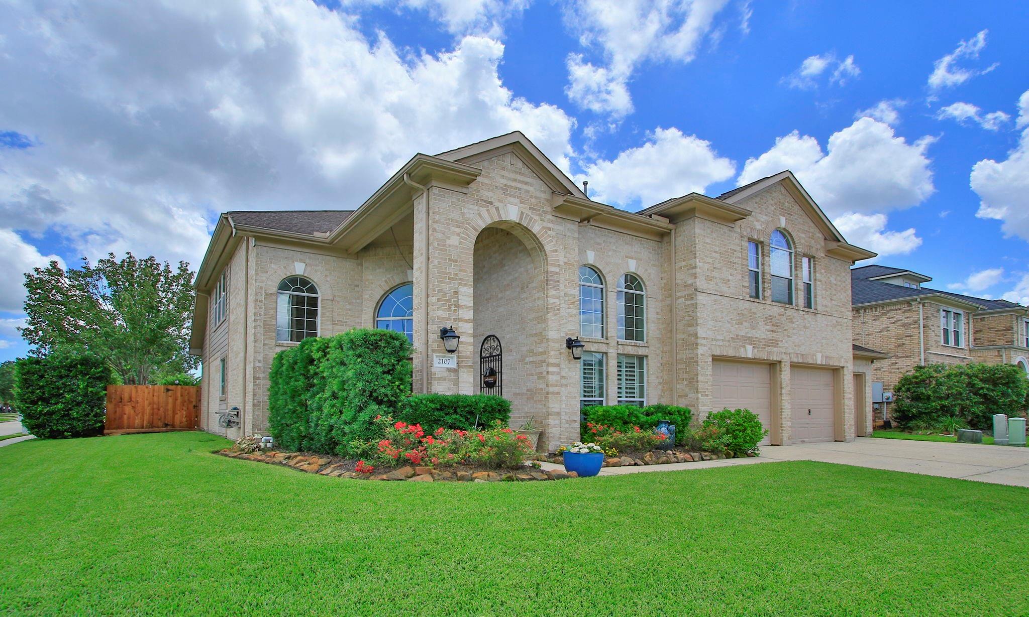 2107 N Silverthorn