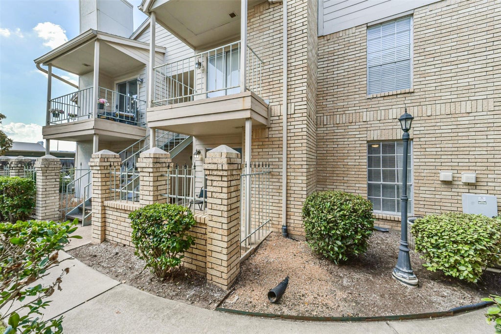 Photo of 12550 Whittington Drive #303, Houston, TX 77077 (MLS # 18296502)