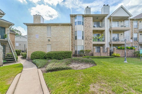 Condo For Sale - 12550 Whittington Drive #303<br/> Houston, TX 77077