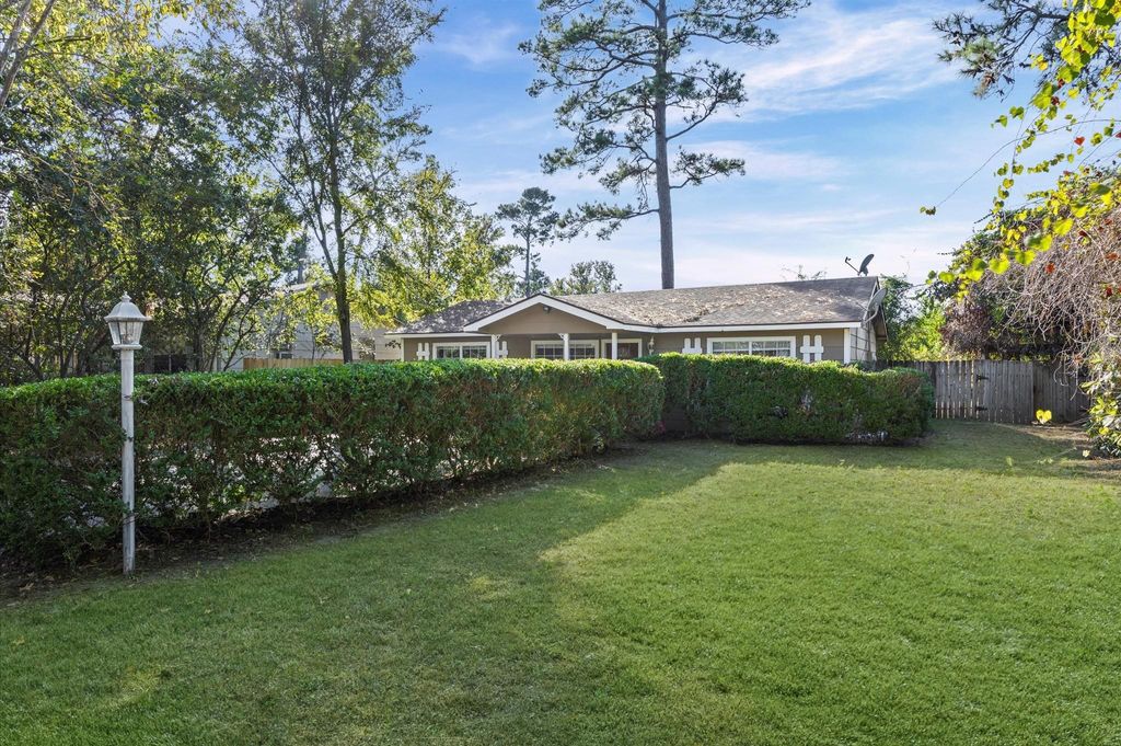 Photo of 10705 Fairview Drive, Conroe, TX 77385 (MLS # 34451641)