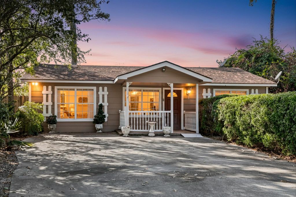 Photo of 10705 Fairview Drive, Conroe, TX 77385 (MLS # 34451641)