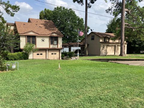 Photo of 554 Harbor Drive, Onalaska, TX 77360 (MLS # 13434300)
