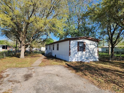 Photo of 17118 Choctaw Street, Baytown, TX 77523 (MLS # 12965353)