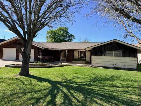Photo of 2134 5th Street, Port Neches, TX 77651 (MLS # 26178023)