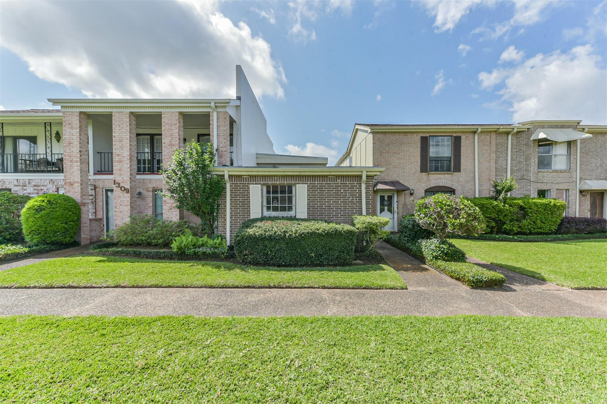1307 Town Circle 4