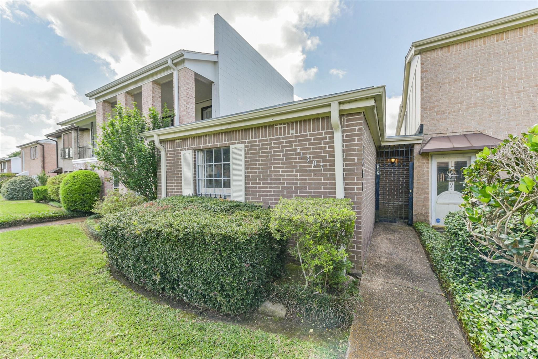 1307 Town Circle 4