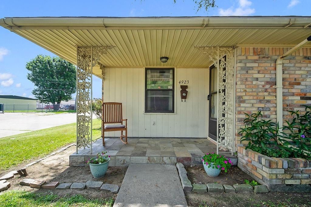 4923 Saxon Drive