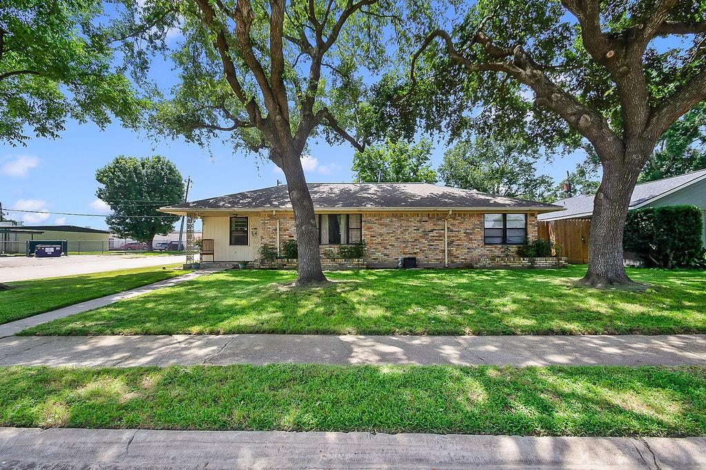 4923 Saxon Drive