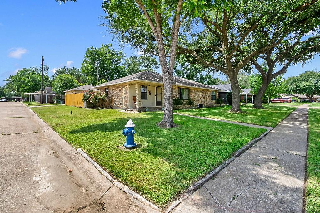 4923 Saxon Drive