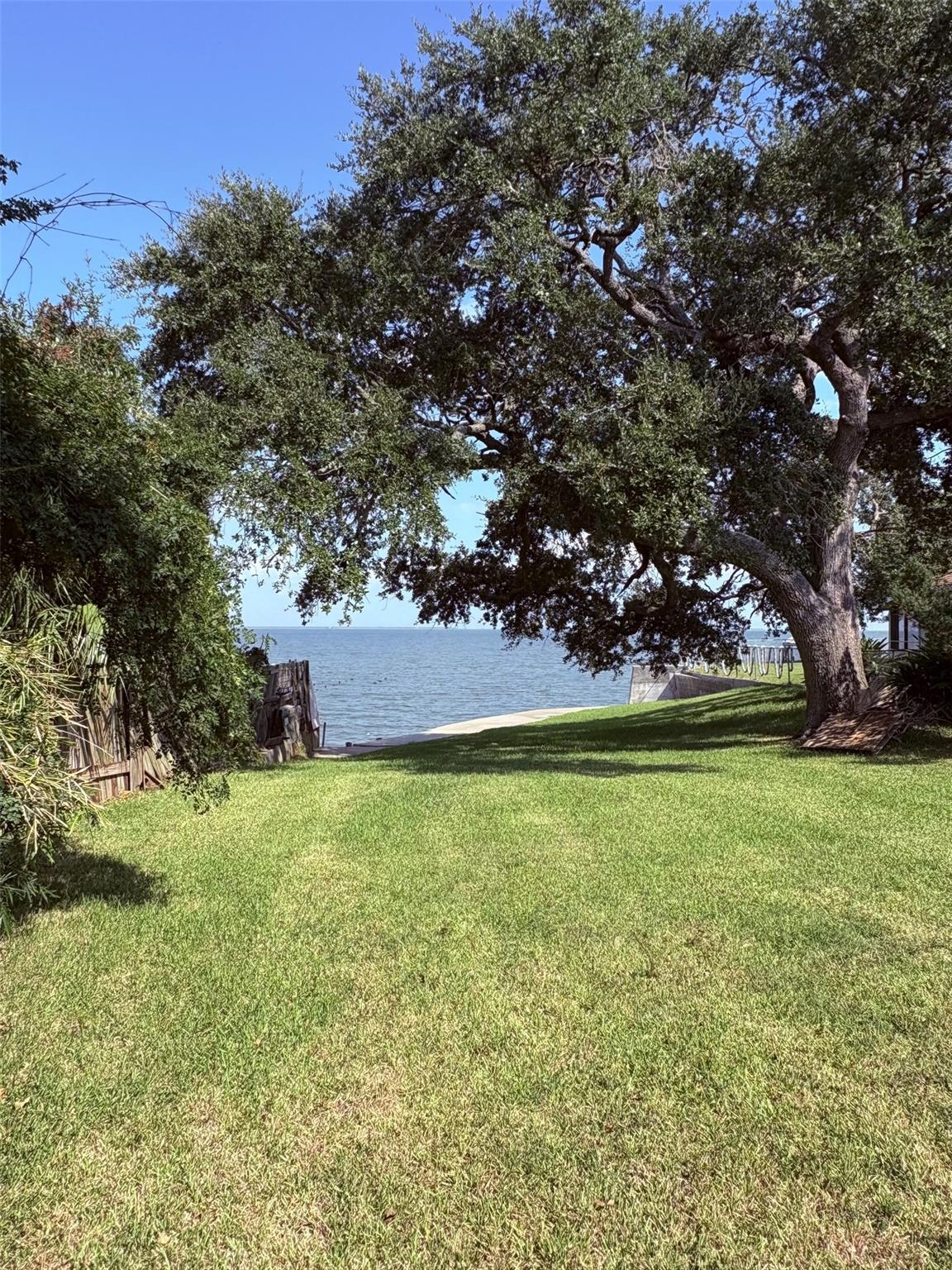 6 Pine Bluff Street