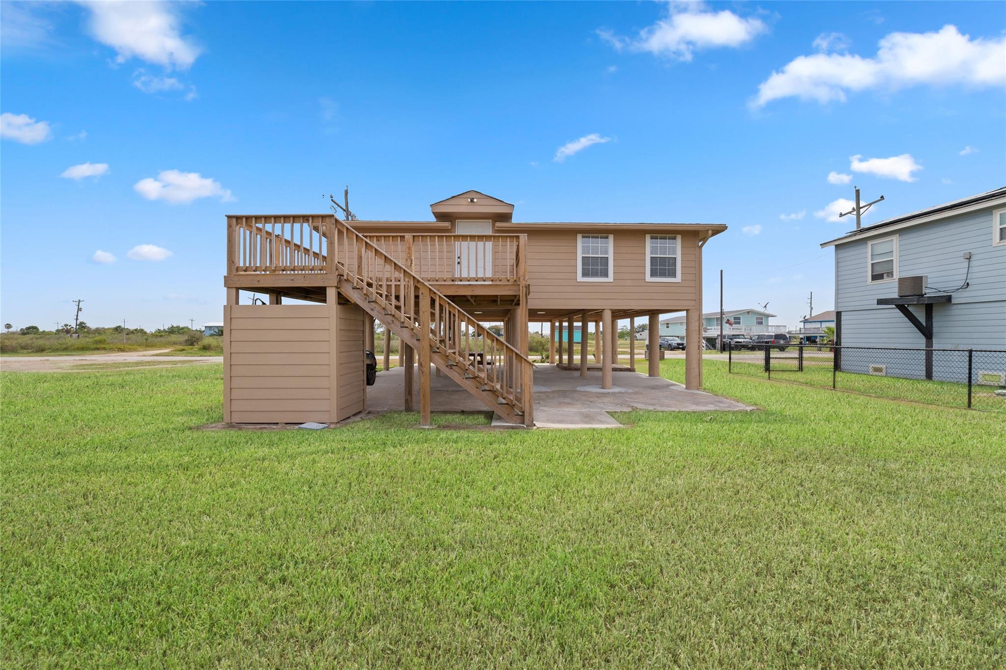1228 W Canal