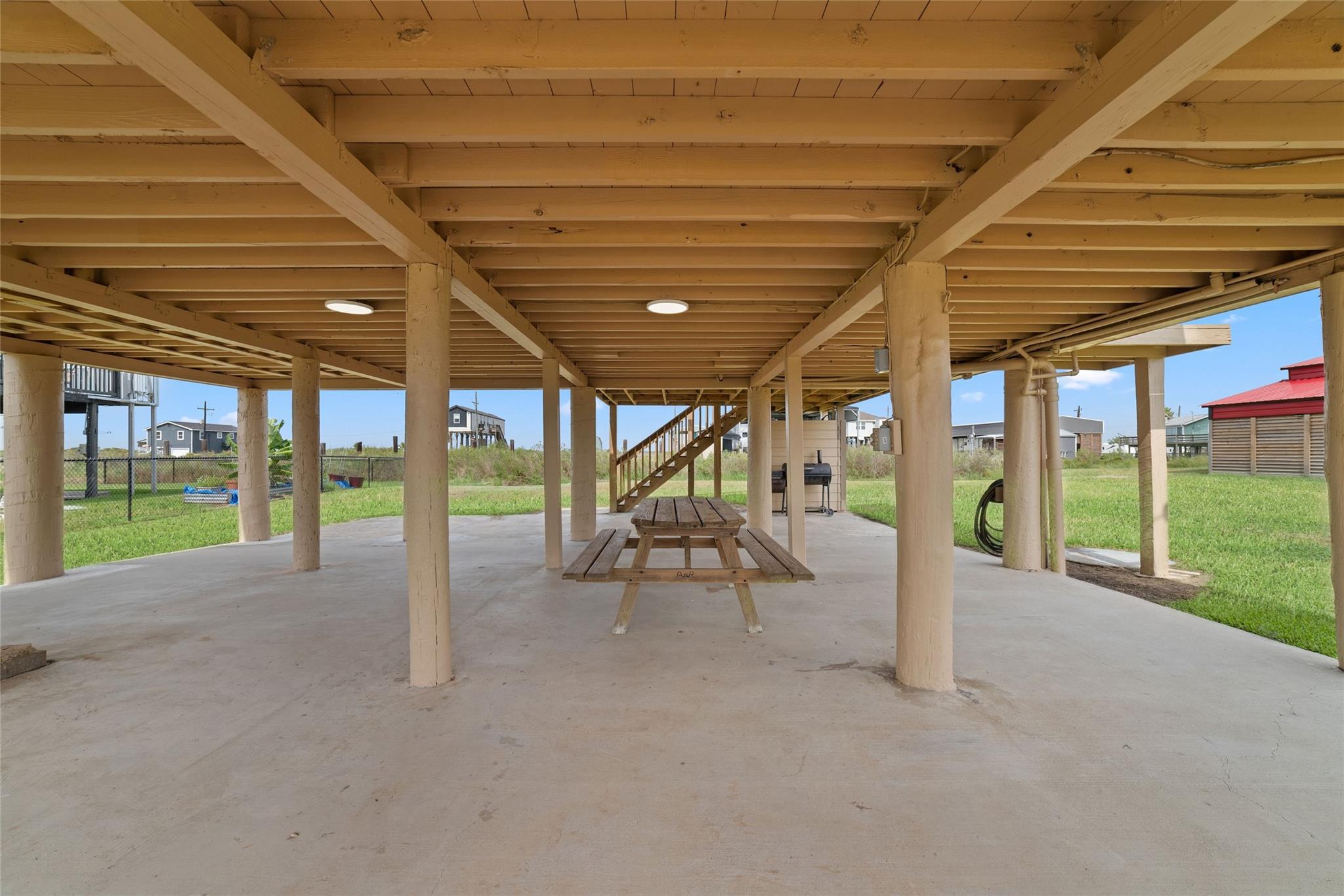 1228 W Canal