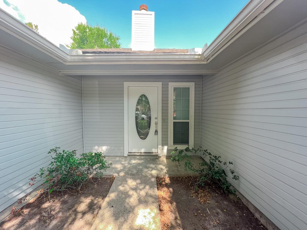 Photo of 347 Elder Vista Drive, Houston, TX 77598 (MLS # 32230076)