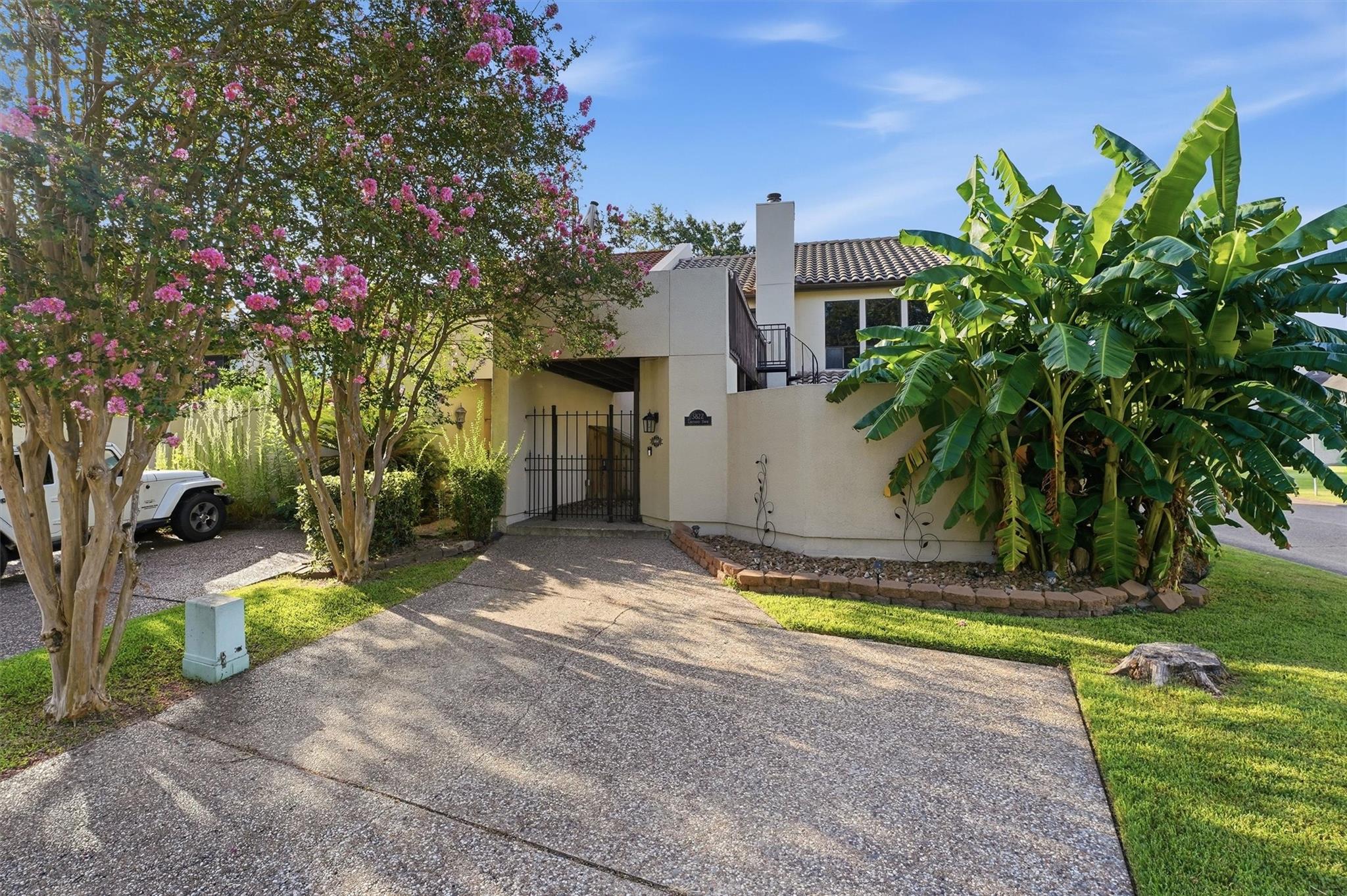 3822 Lakewood Drive