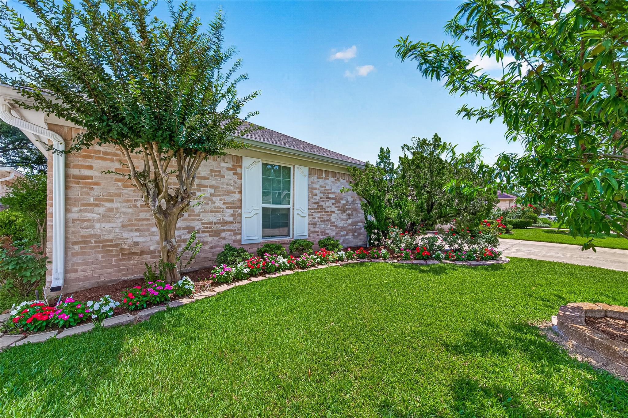 1518 Locke Lane