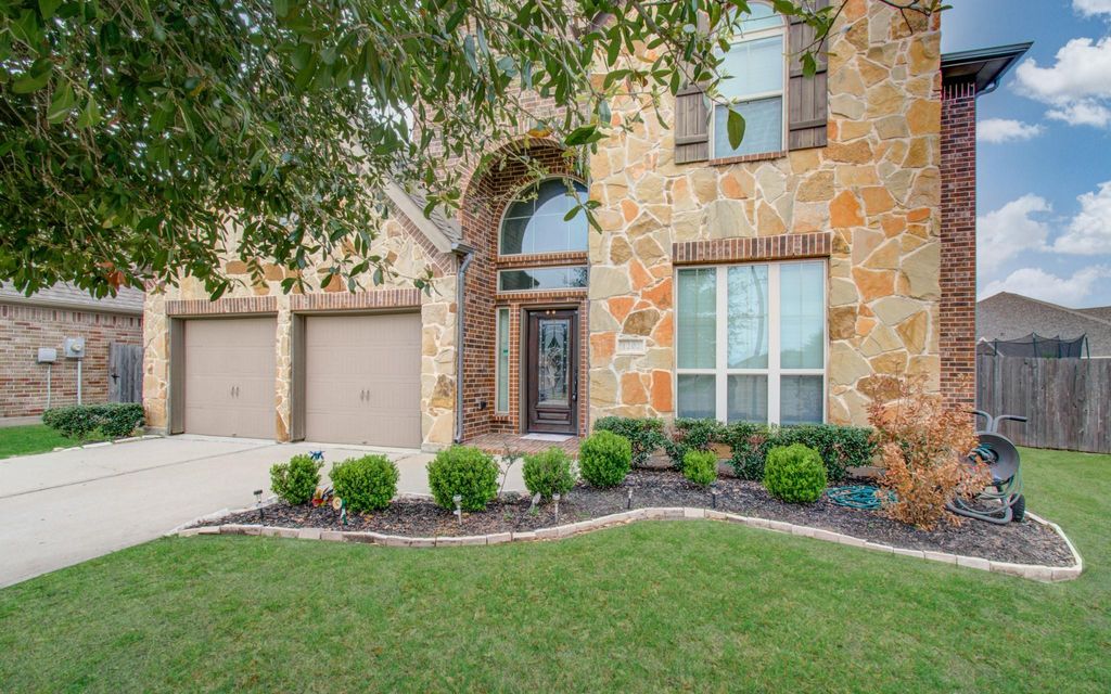 Photo of 1202 Watercrest Park Ln Lane, Rosenberg, TX 77471 (MLS # 20894087)