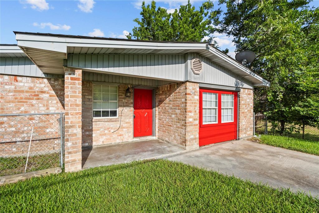 Photo of 206 S Texas Street, Texas City, TX 77591 (MLS # 80793059)