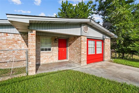 Photo of 206 S Texas Street, Texas City, TX 77591 (MLS # 80793059)