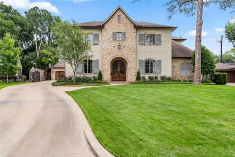 Homes For Sale - 12614 Pebblebrook Drive<br/> Houston, TX 77024