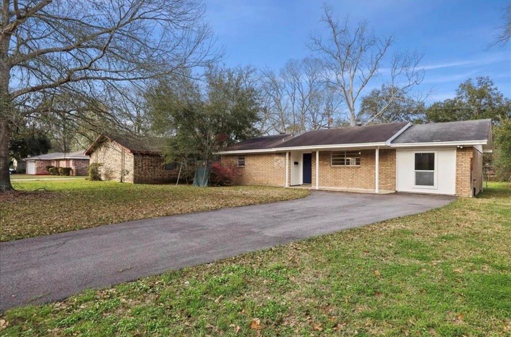 Photo of 8670 Newfield Lane, Beaumont, TX 77707 (MLS # 64169324)