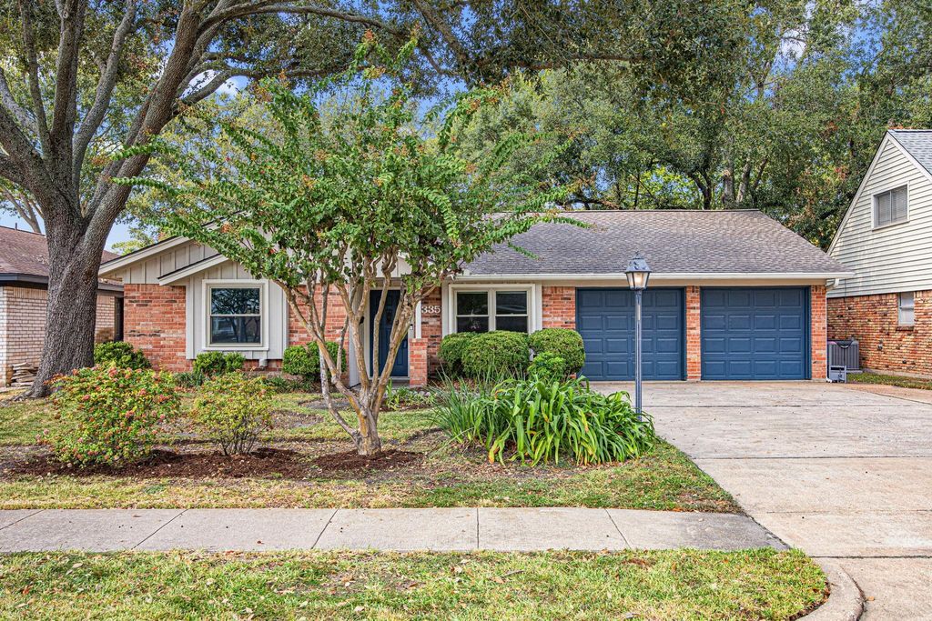 Photo of 1335 Spillers Lane, Houston, TX 77043 (MLS # 75627559)