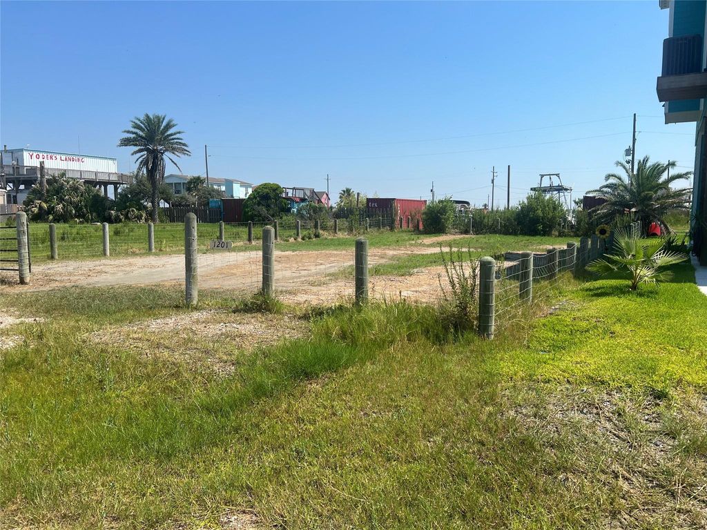 Photo of 1201 Rollover Circle, Gilchrist, TX 77617 (MLS # 49251121)