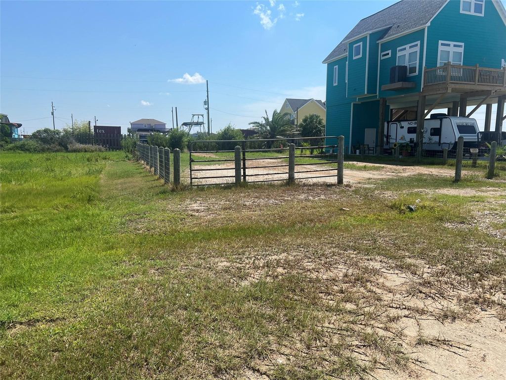 Photo of 1201 Rollover Circle, Gilchrist, TX 77617 (MLS # 49251121)