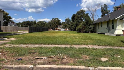 Photo of 2344 Broadway Street, Beaumont, TX 77702 (MLS # 96248574)