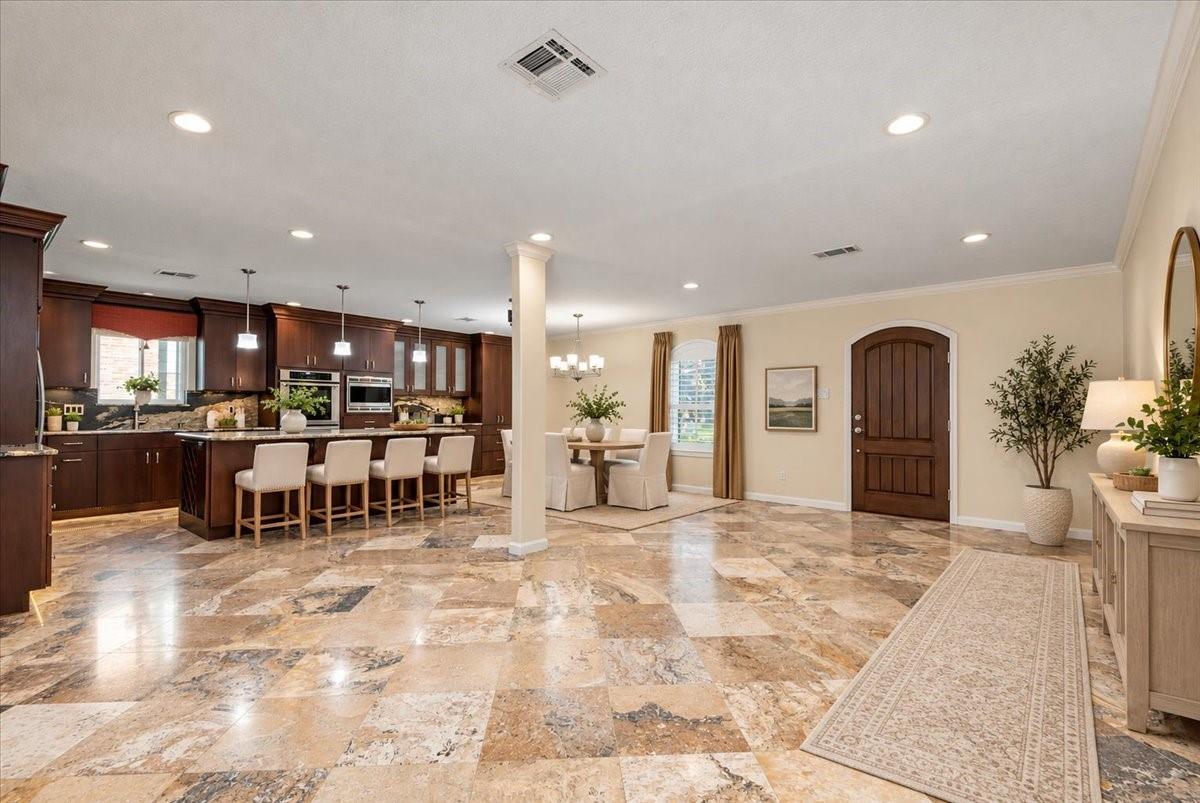2214 Lakeville Drive