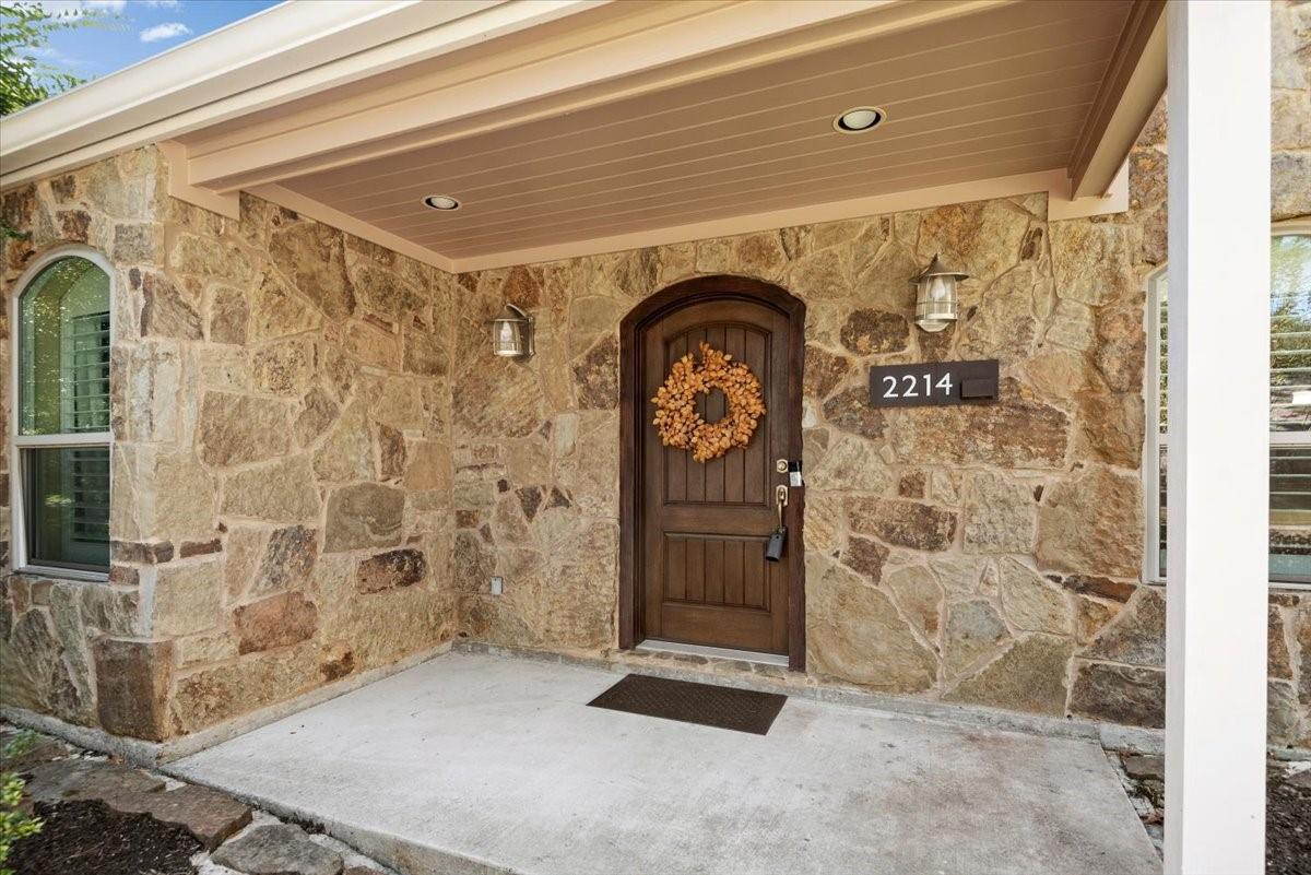 2214 Lakeville Drive