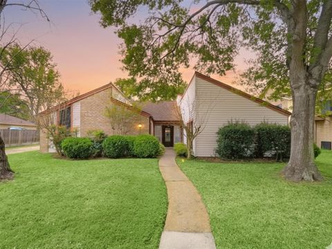 Photo of 15621 Elwood Drive, Jersey Village, TX 77040 (MLS # 92521143) Photo of 15621 Elwood Drive, Jersey Village, TX 77040 (MLS # 92521143)