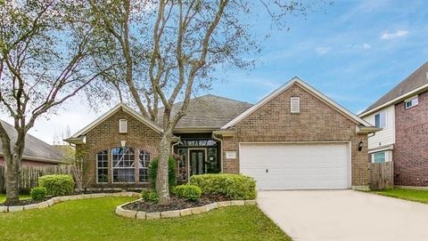 Photo of 11712 Summer Brook Court, Pearland, TX 77584 (MLS # 68174971)