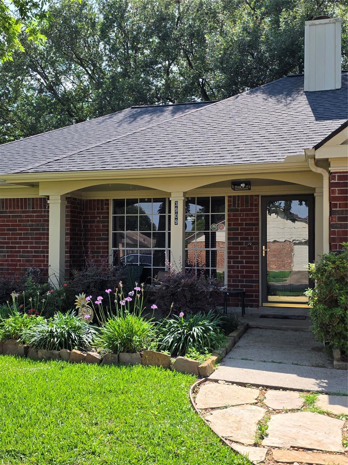 3909 Regency Drive