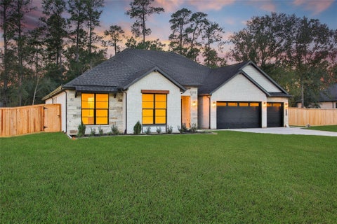 Photo of 351 Louvenia Court, Pinehurst, TX 77362 (MLS # 3572674)