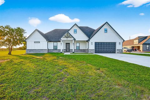 Photo of 661 Angus Trail, Angleton, TX 77515 (MLS # 15614534)