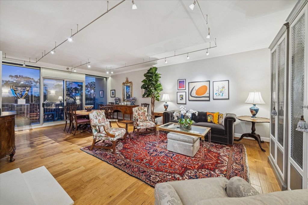 Photo of 121 N Post Oak Lane #702, Houston, TX 77024 (MLS # 66001556)