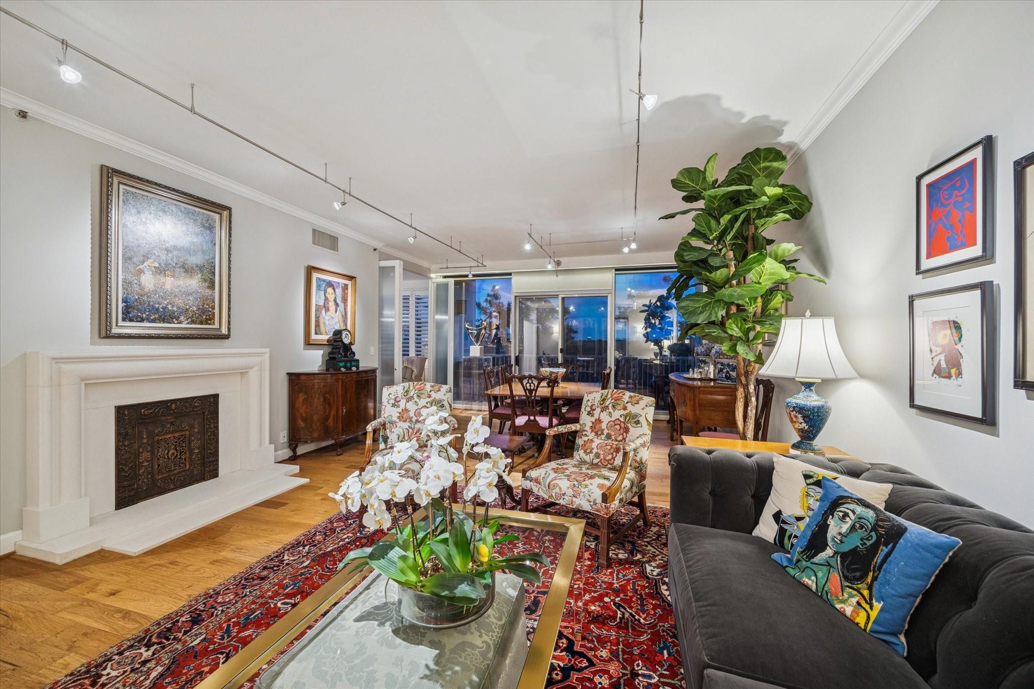 121 N Post Oak Lane 702