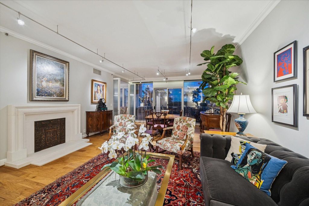 Photo of 121 N Post Oak Lane #702, Houston, TX 77024 (MLS # 66001556)