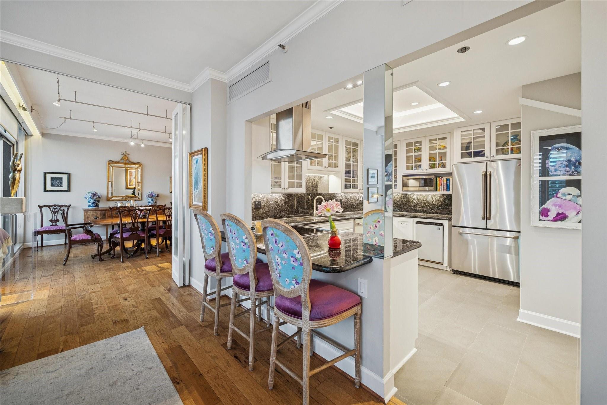 121 N Post Oak Lane 702