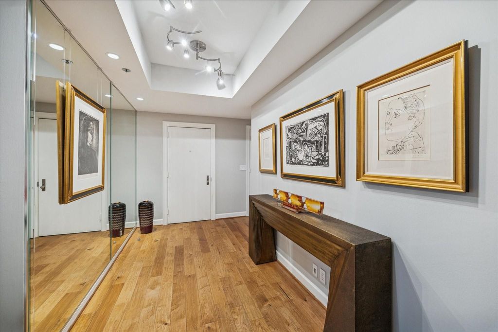 Photo of 121 N Post Oak Lane #702, Houston, TX 77024 (MLS # 66001556)