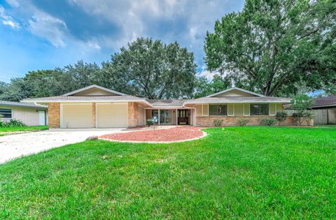 Photo of 1610 Richvale Lane, Houston, TX 77062 (MLS # 55255999)