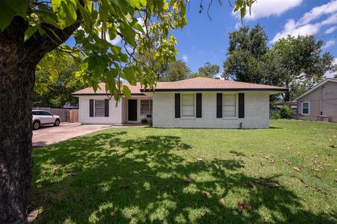 Photo of 4204 Carter Creek Parkway, Bryan, TX 77802 (MLS # 71048505)