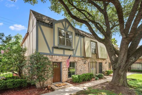 Photo of 14703 Barryknoll Lane #26, Houston, TX 77079 (MLS # 4315900)